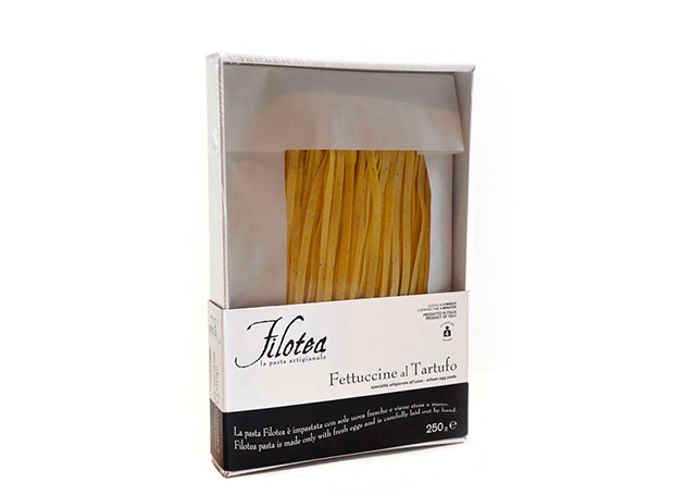 À Rennes, vente de pâtes aux oeufs "Filotea", pâtes aux truffes et encre de seiche