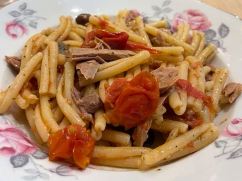 La pasta come all'università, une recette classique et rapide comme son nom l'évoque.