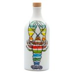 Un motif coloré et original pour cette bouteille d'huile d'olive des Pouilles en céramique conçue par Frantoio Muraglia.