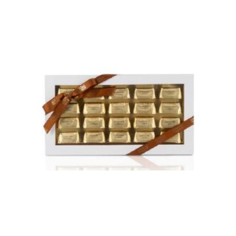 Les fameux chocolats aux noisettes du Piémont en forme de chapeaux dorés présentés dans un bel écrin à offrir.